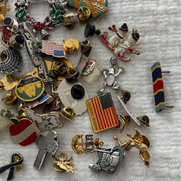 Assorted Decorative Pins Collection - Picture 4 of 4
